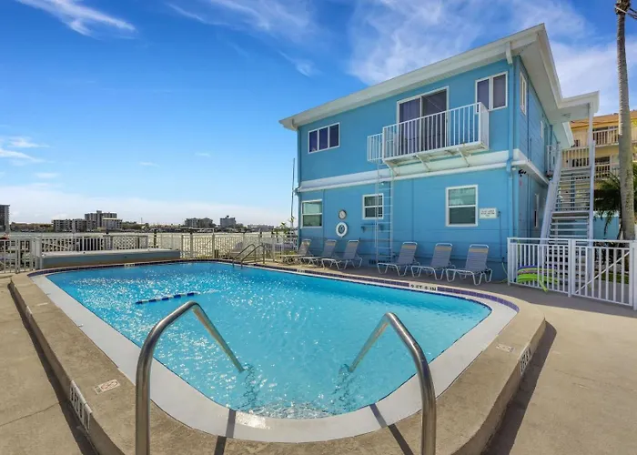 Apartment With Heated Pool & Fishing Dock - Steps To - Coral D-1 Clearwater Beach