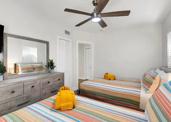 With Heated Pool & Fishing Dock - Steps To - Coral D-1 * Clearwater Beach