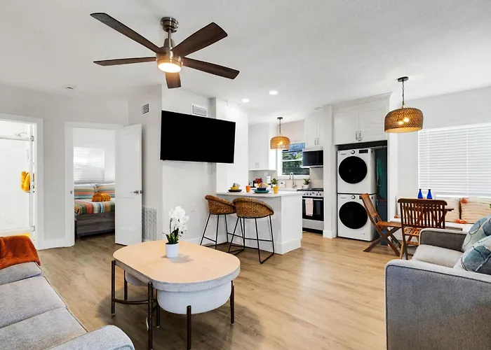 With Heated Pool & Fishing Dock - Steps To - Coral D-1 Apartment Clearwater Beach