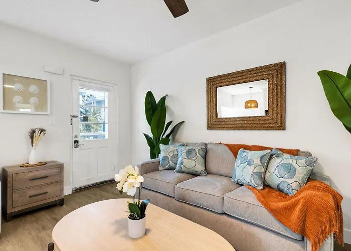 Apartment With Heated Pool & Fishing Dock - Steps To - Coral D-1