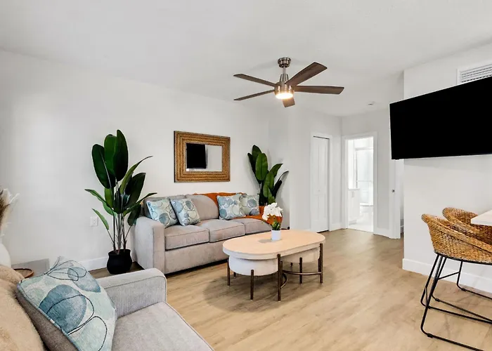 Apartment With Heated Pool & Fishing Dock - Steps To - Coral D-1