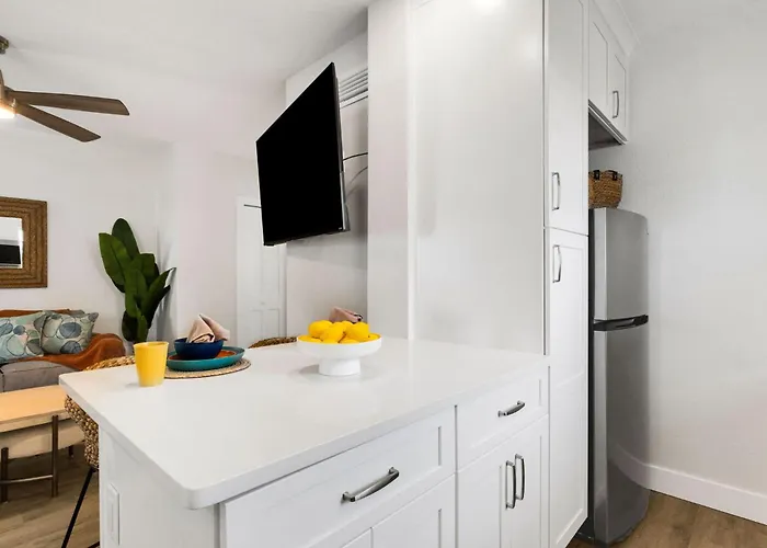 Apartment With Heated Pool & Fishing Dock - Steps To - Coral D-1