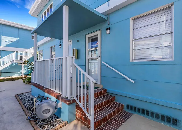 With Heated Pool & Fishing Dock - Steps To - Coral D-1 Apartment