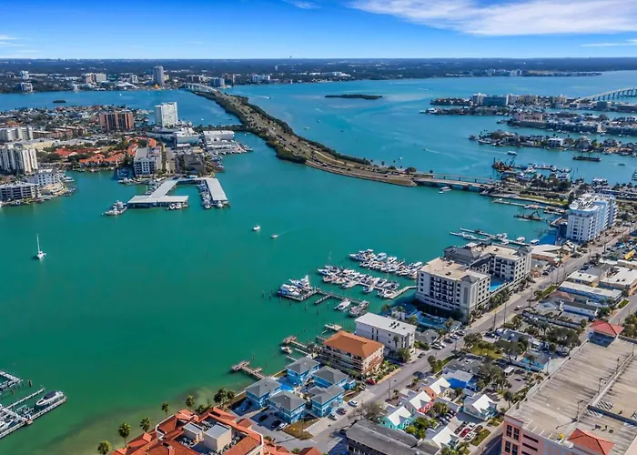 With Heated Pool & Fishing Dock - Steps To - Coral D-1 Apartment *
